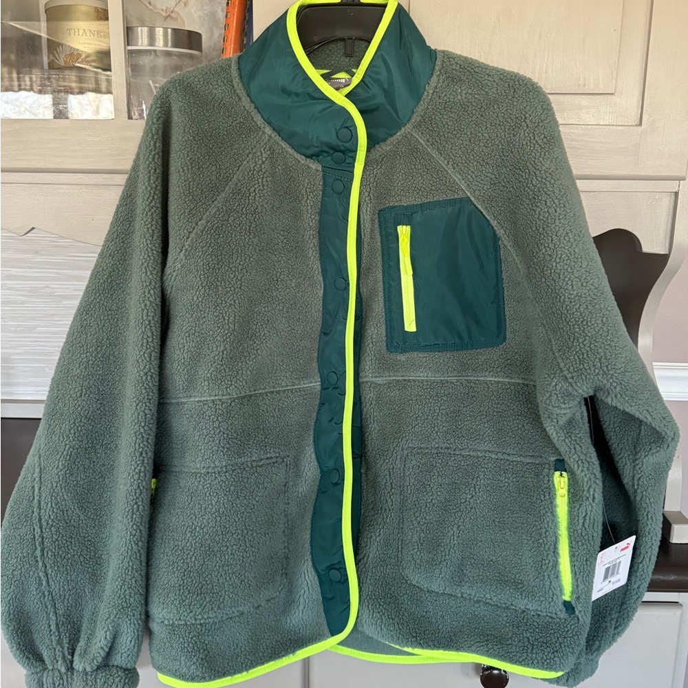 Women’s Puma Fleece Jacket NWT Size M